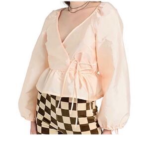 Topshop Taffeta Tie Side Peplum Wrap Blouse in
Blush Size US 10 NWT
